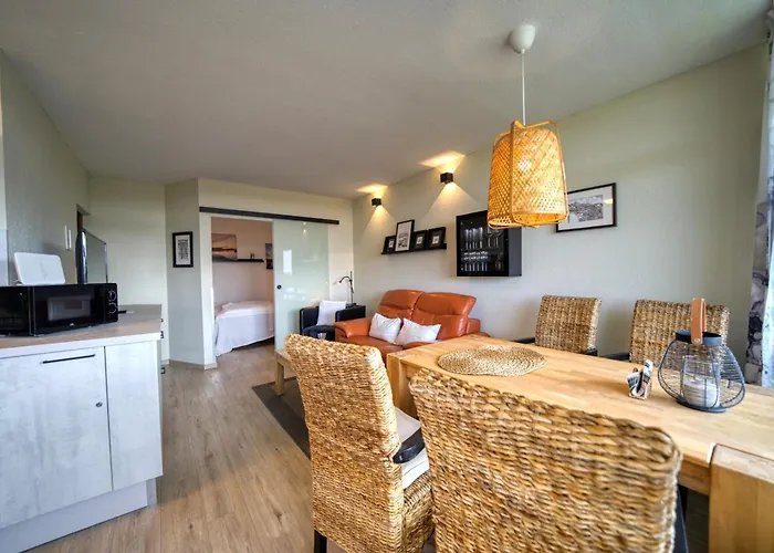 - Haus L, App 0l0205 アパート